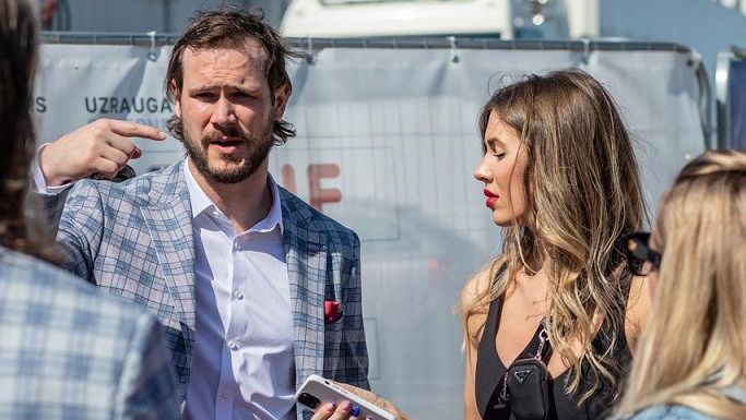 Kundrátek o kanadské manželce: Na tribuně si od ní musím odsednout. V úterý drží palce Česku